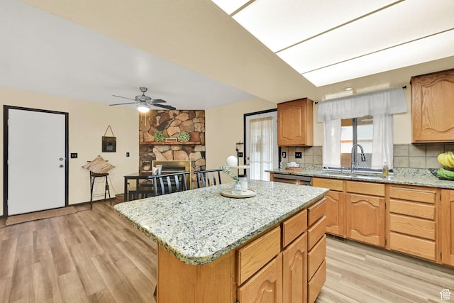 992 E 5625 S, South Ogden, UT 84405 - kitchen with light wood finished floors, a sink, backsplash, and a kitchen island