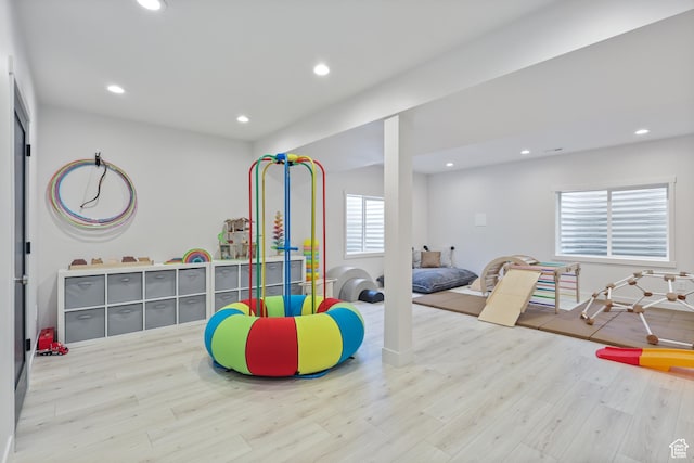 rec room featuring recessed lighting and wood finished floors