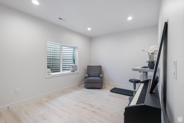 sitting room featuring recessed lighting, light wood-style flooring, baseboards, and visible vents