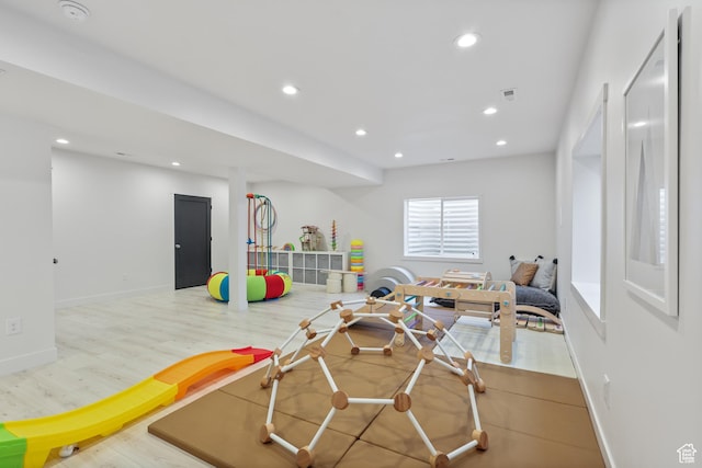 rec room with wood finished floors, baseboards, visible vents, and recessed lighting