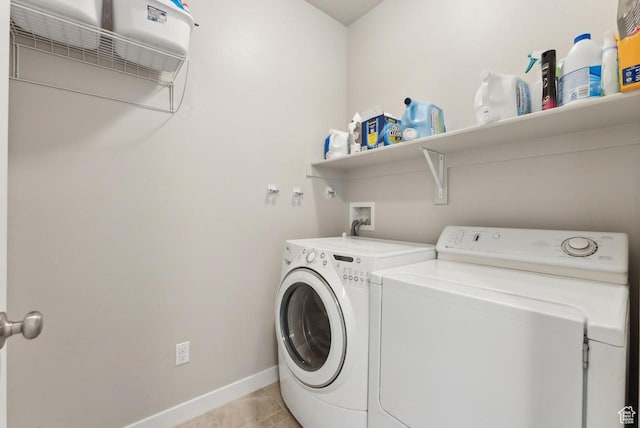 laundry room with independent washer and dryer, light tile patterned floors, laundry area, and baseboards
