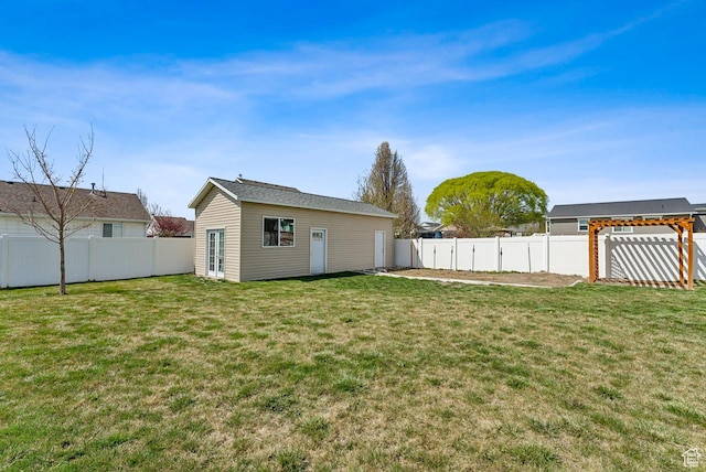 view of yard featuring a fenced backyard