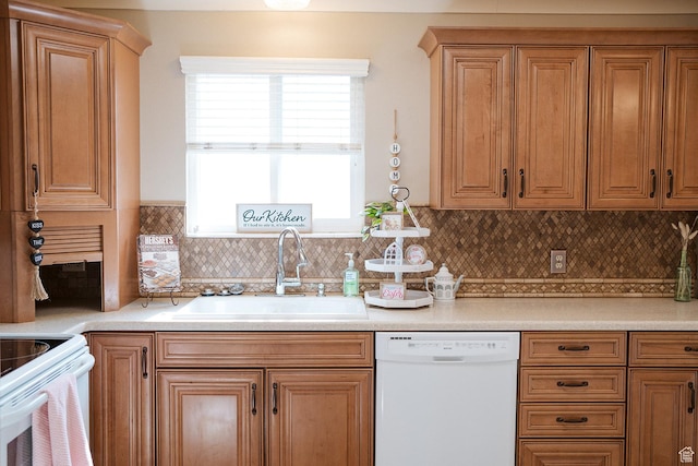 20 E 9n Cir N, American Fork, UT 84003 - kitchen with light countertops, tasteful backsplash, a sink, and white appliances