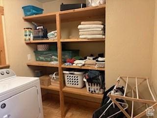87 N Loafer Canyon Rd, Elk Ridge, UT 84651 - storage room featuring washer / dryer