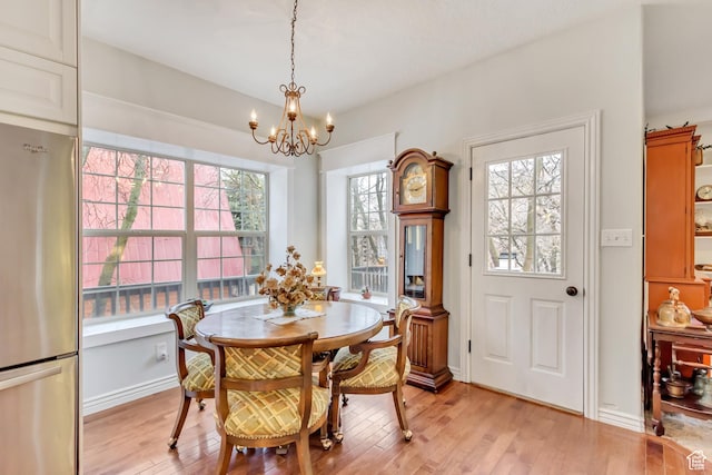 3895 S Grindstone Dr, Springville, UT 84663 - dining area featuring light wood-style flooring, a wealth of natural light, a chandelier, and baseboards