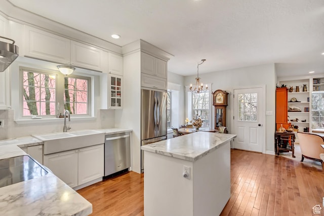 3895 S Grindstone Dr, Springville, UT 84663 - kitchen featuring an inviting chandelier, white cabinetry, light wood-style floors, appliances with stainless steel finishes, and pendant lighting