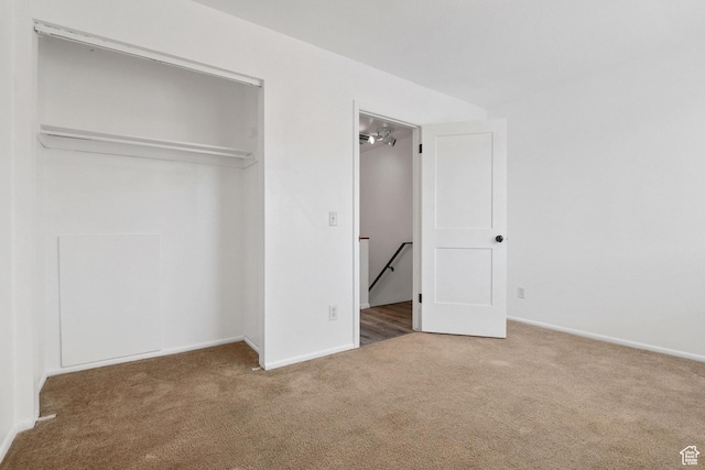 unfurnished bedroom featuring carpet flooring and baseboards