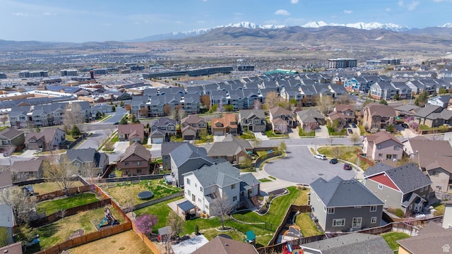 birds eye view of property featuring a mountain view and a residential view