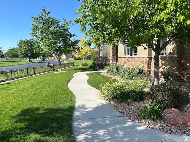 1234 S Parkway Blvd E Unit 725, Saratoga Springs, UT 84045 - view of property's community featuring a yard and fence