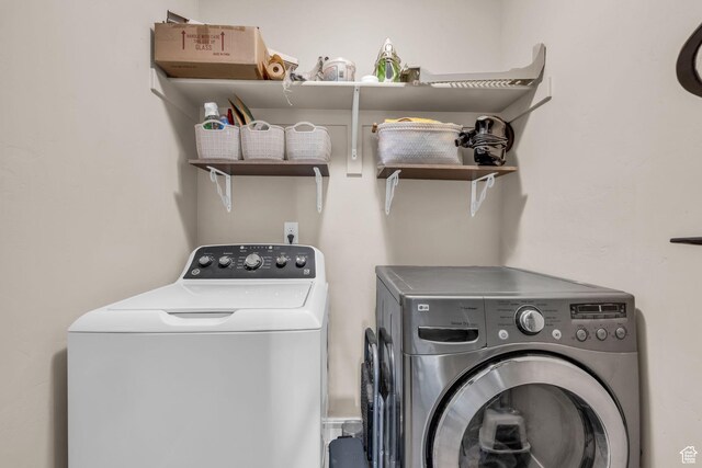 1962 Bluff Crest Rd Unit 4, Francis, UT 84036 - laundry room featuring washing machine and clothes dryer and laundry area