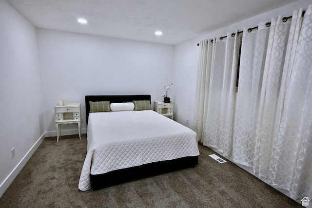 bedroom featuring dark carpet, baseboards, visible vents, and recessed lighting