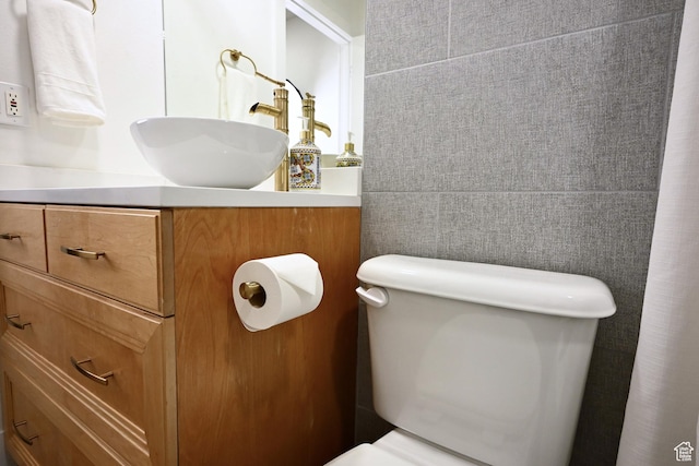 bathroom featuring toilet and vanity