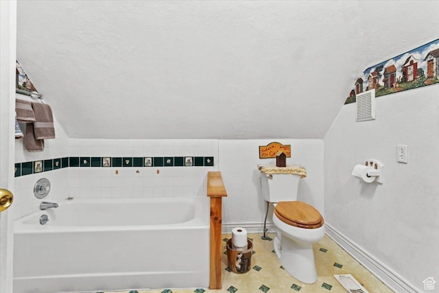 full bathroom featuring visible vents, baseboards, toilet, a garden tub, and lofted ceiling