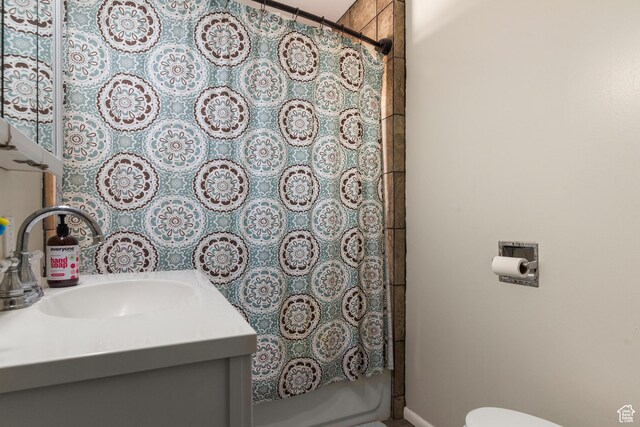 268 S Main St, Malad City, ID 83252 - bathroom featuring toilet, shower / bathtub combination with curtain, and vanity