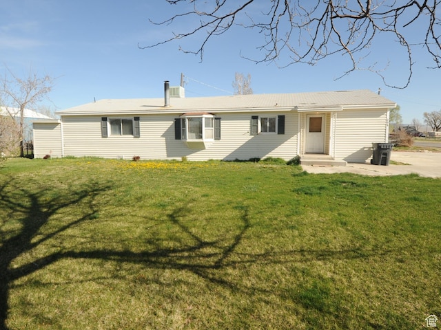295 E 100 S, Centerfield, UT 84622 - rear view of house featuring a yard