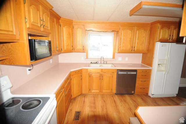 295 E 100 S, Centerfield, UT 84622 - kitchen with visible vents, a sink, light countertops, white appliances, and light wood-style floors