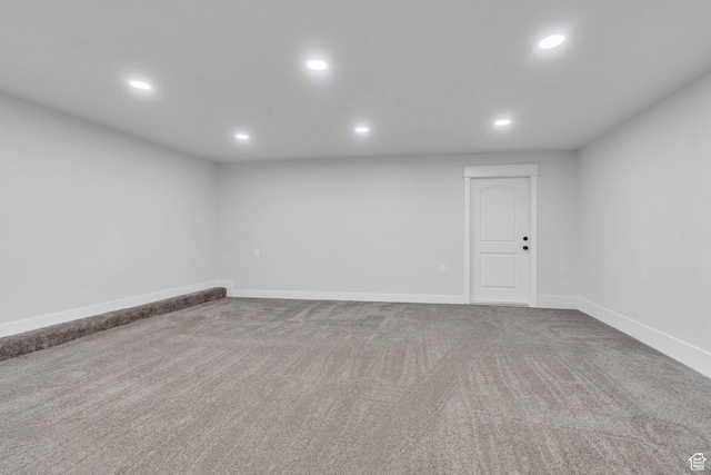 carpeted spare room featuring recessed lighting and baseboards