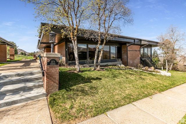 1357 E Ridgewood Ln S, Bountiful, UT 84010 - mid-century home featuring a front lawn and brick siding