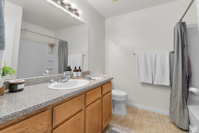 bathroom featuring vanity, baseboards, a shower with curtain, and toilet