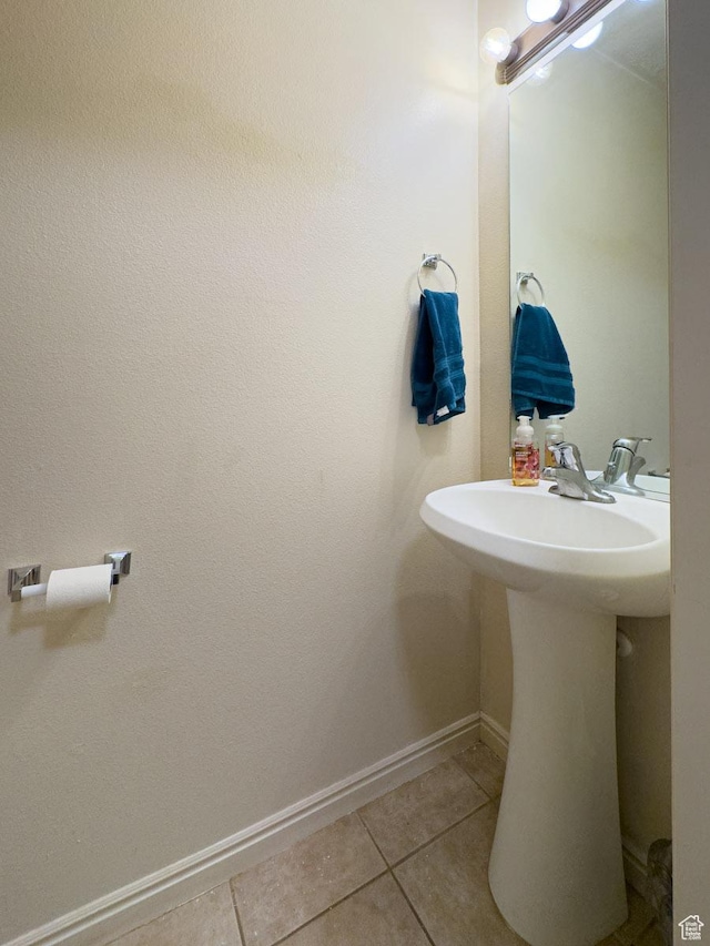 280 N Beacon Dr W, Cedar City, UT 84720 - bathroom with a sink, baseboards, and tile patterned flooring