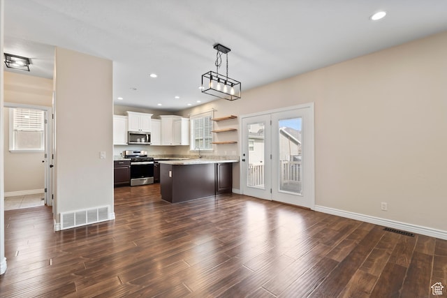 763 S Silver Leaf Dr, Mapleton, UT 84664 - kitchen featuring visible vents, baseboards, appliances with stainless steel finishes, and a healthy amount of sunlight