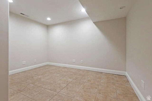 empty room with visible vents, baseboards, and recessed lighting