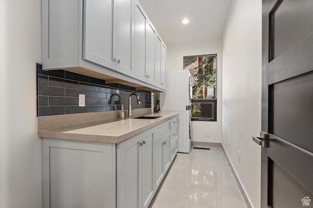 1449 S Devonshire Dr, Salt Lake City, UT 84108 - kitchen featuring baseboards, a sink, recessed lighting, refrigerator, and backsplash
