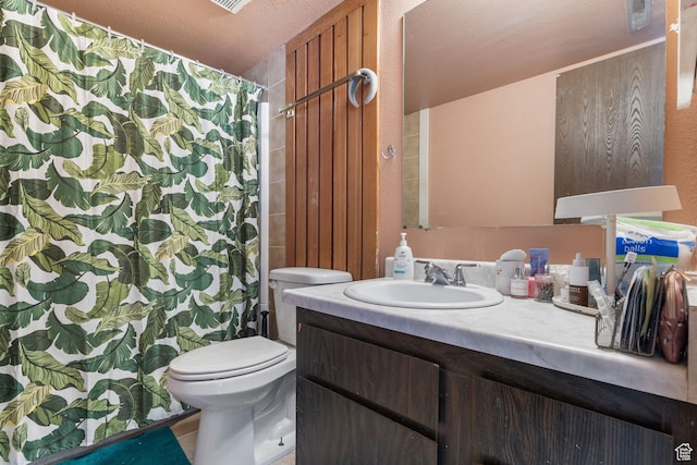 full bath featuring visible vents, toilet, curtained shower, and vanity