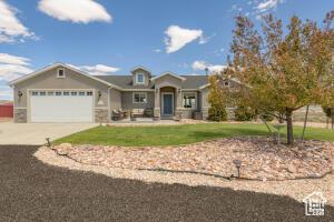 view of front of home featuring an attached garage, a front lawn, and concrete driveway