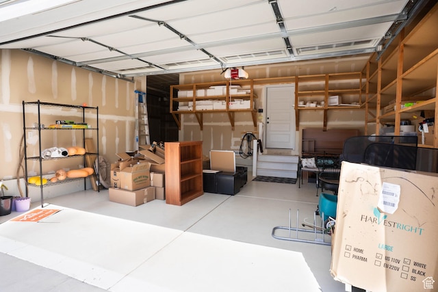 81 E 600 N, Mapleton, UT 84664 - garage featuring a garage door opener
