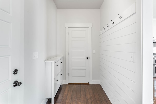 81 E 600 N, Mapleton, UT 84664 - mudroom with baseboards and dark wood-style floors