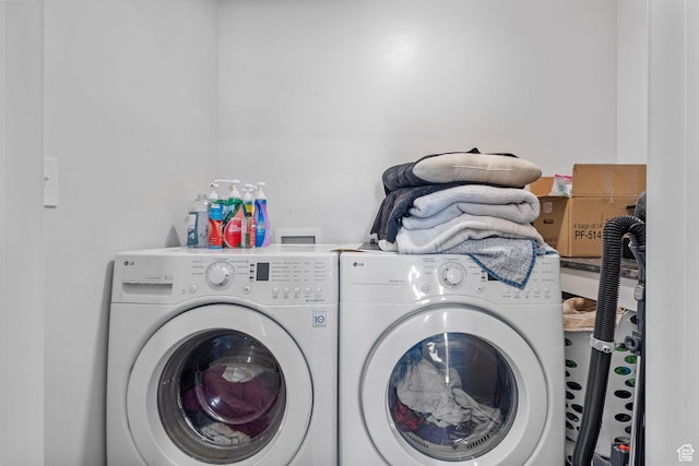 clothes washing area featuring laundry area and washing machine and dryer