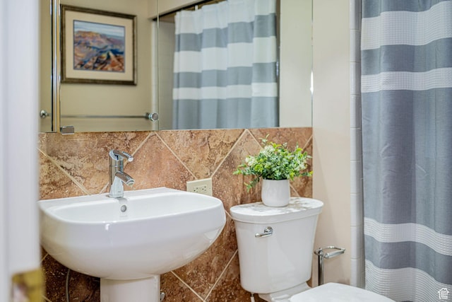 2356 E 3900 S, Millcreek, UT 84124 - full bathroom with backsplash and curtained shower