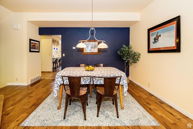 2356 E 3900 S, Millcreek, UT 84124 - dining area with wood finished floors and an accent wall