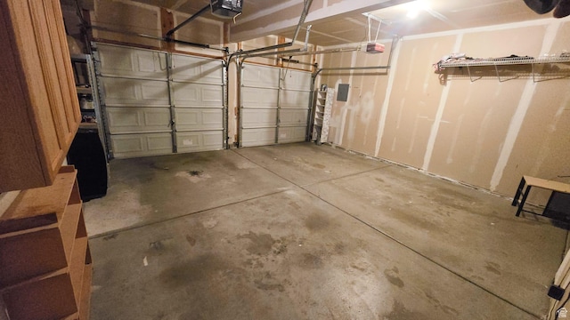 1397 W Archmore Dr, Springville, UT 84663 - garage with a garage door opener