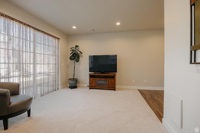 sitting room featuring carpet floors, baseboards, visible vents, and recessed lighting
