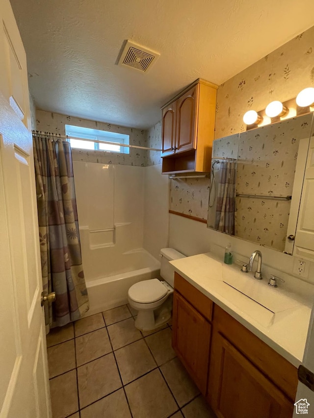 848 N 500 W, Malad City, ID 83252 - full bath featuring vanity, wallpapered walls, shower / tub combo with curtain, toilet, and visible vents