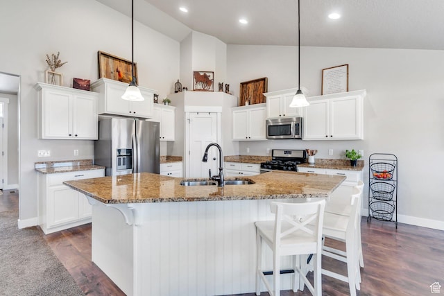 2155 E Blue Sky Dr, Eagle Mountain, UT 84005 - kitchen with baseboards, a sink, appliances with stainless steel finishes, a breakfast bar, and high vaulted ceiling