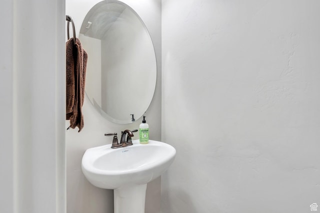 2155 E Blue Sky Dr, Eagle Mountain, UT 84005 - bathroom featuring a sink