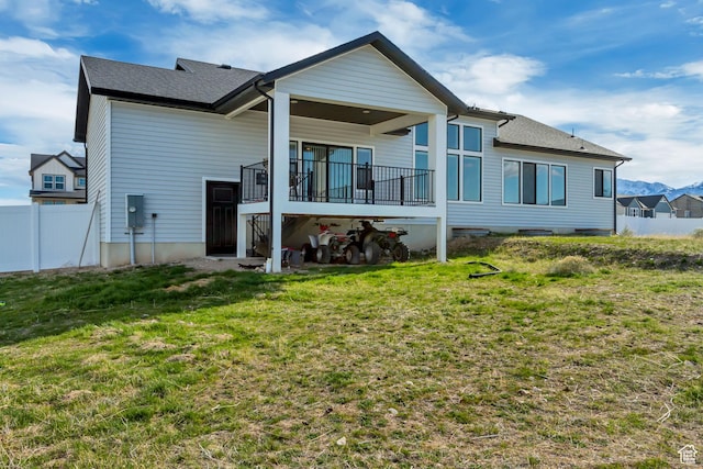 542 W Coyote Ridge Rd Unit 20, Grantsville, UT 84029 - back of property featuring roof with shingles, a yard, and fence