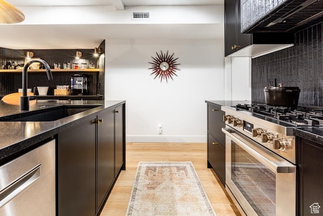 4155 S Parkview Dr, Salt Lake City, UT 84124 - kitchen featuring a sink, visible vents, tasteful backsplash, and appliances with stainless steel finishes