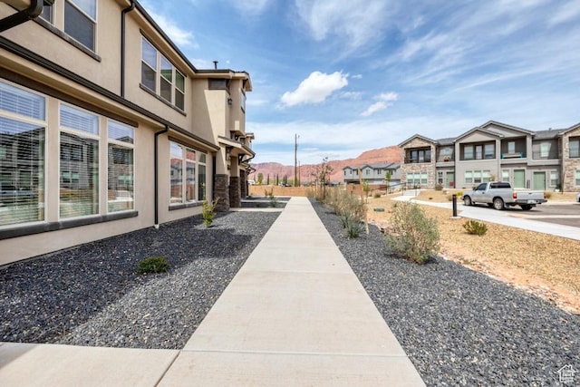view of yard featuring a residential view