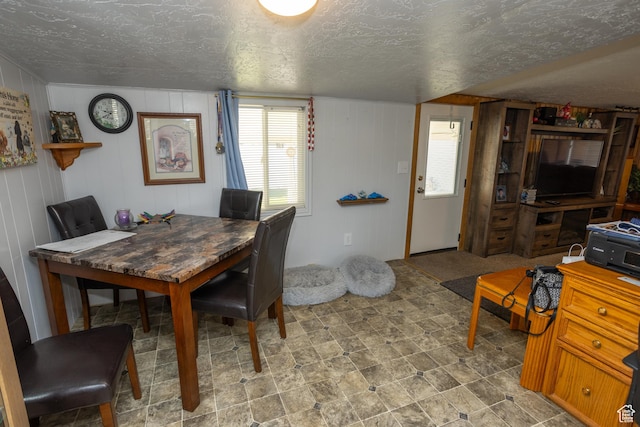 145 S 100 E, Redmond, UT 84652 - dining space featuring a textured ceiling