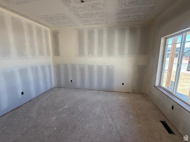 2405 W 3200 N, Farr West, UT 84404 - empty room with visible vents