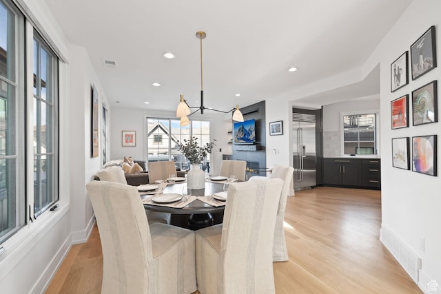 dining room with visible vents, baseboards, an inviting chandelier, light wood-style floors, and recessed lighting