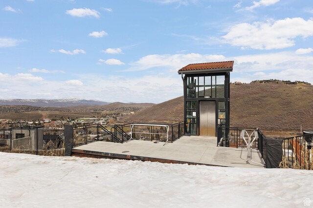 view of home's community with a mountain view and fence