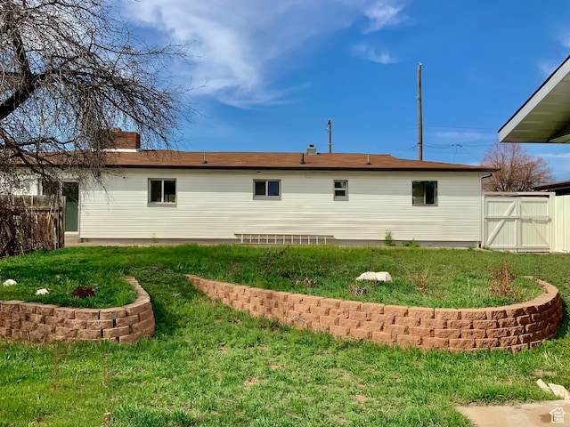 165 W 500 N, Richfield, UT 84701 - rear view of house featuring a gate