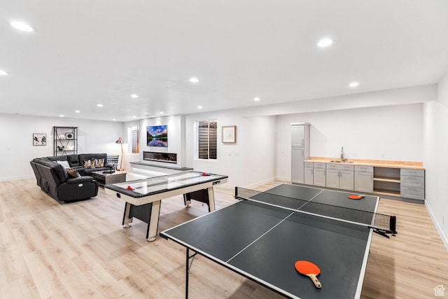 94 S 950 E, Hyde Park, UT 84318 - game room featuring baseboards, wet bar, recessed lighting, light wood-style flooring, and a sink