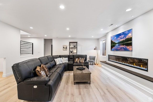94 S 950 E, Hyde Park, UT 84318 - living area featuring visible vents, light wood-style flooring, recessed lighting, and baseboards