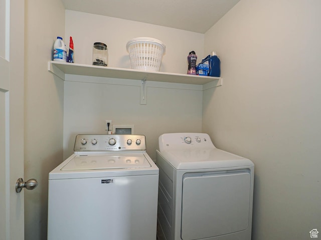 8092 W Rock Creek Cove Ln, Eagle Mountain, UT 84005 - laundry area featuring washer and clothes dryer and laundry area